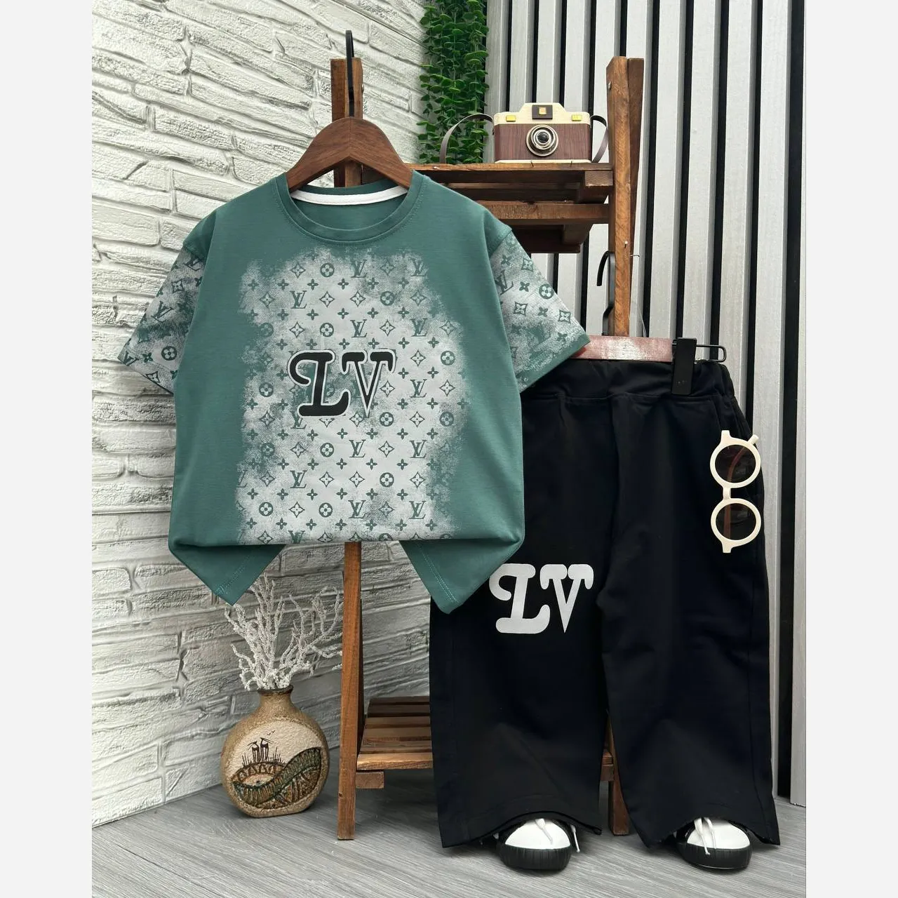 ست تیشرت و شلوارک پنبه یک رو پسرانه طرح لویی ویتون سایز 45 تا 60