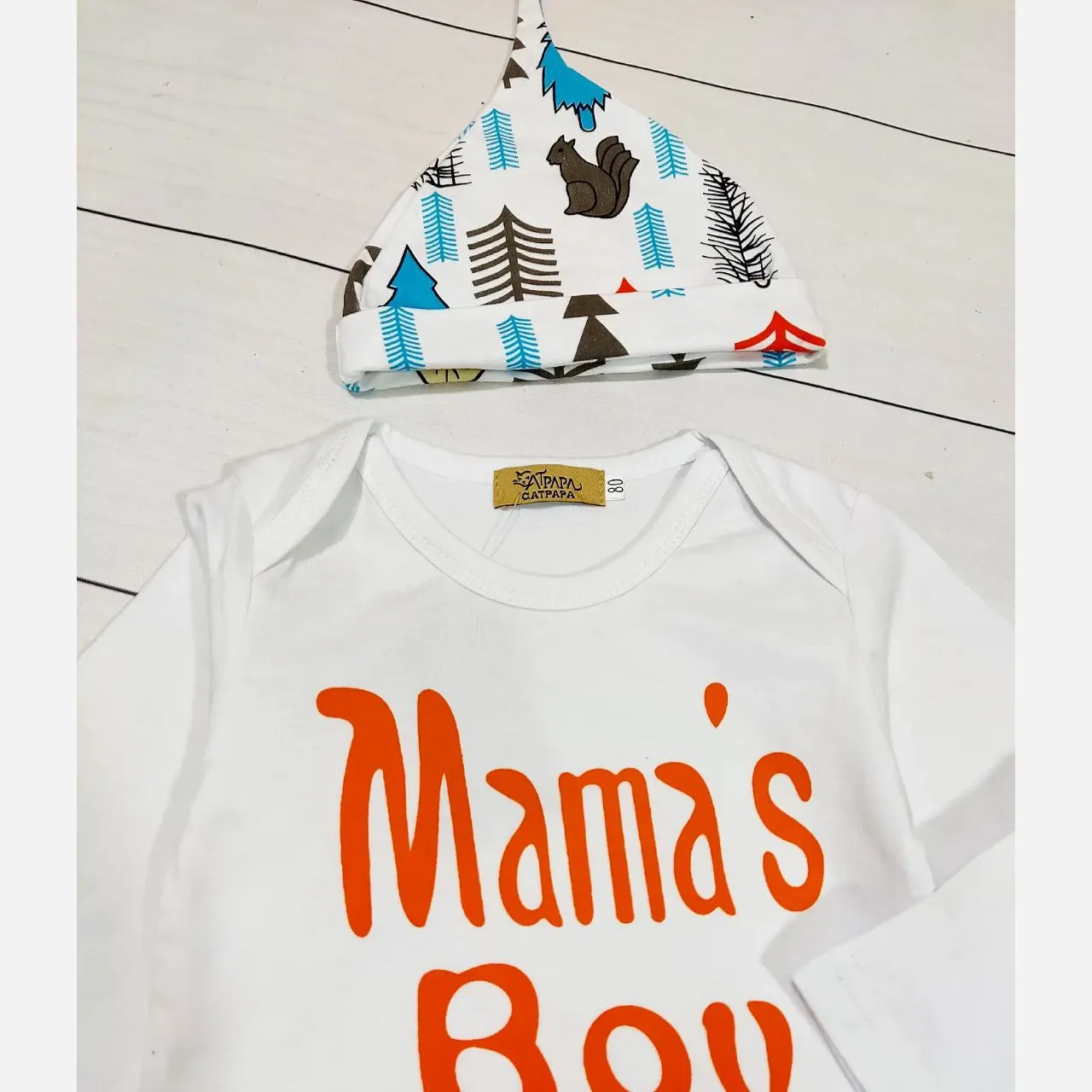 ست لباس سه تکه نوزادی پسرانه طرح Mama's boy جنس نخ پنبه ضد حساسیت سایز 6 ماه تا 2 سال