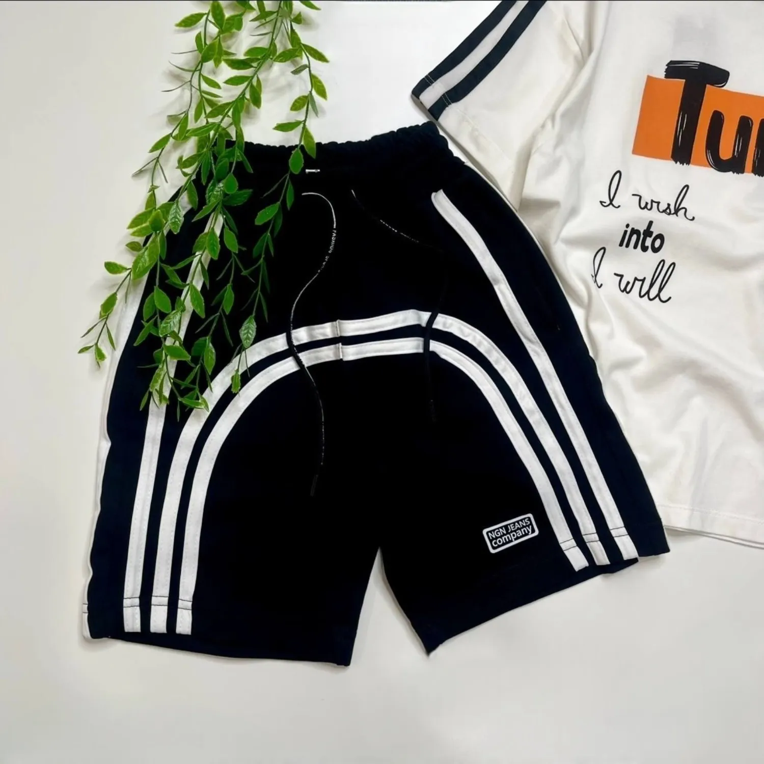 ست تیشرت و شلوارک اسپرت دخترانه و پسرانه طرح Turn رنگ سفید