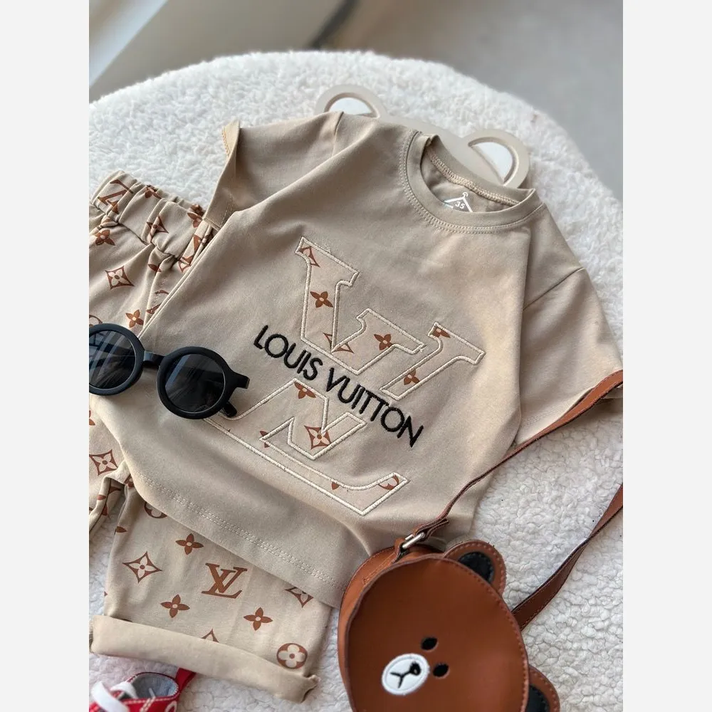 ست تیشرت و شلوارک بچگانه طرح LV