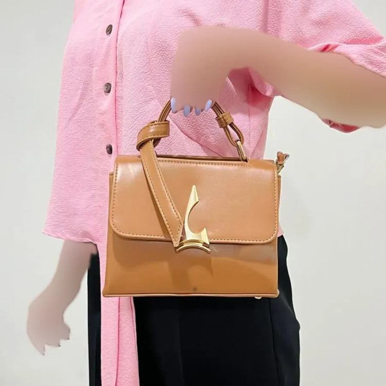 کیف دستی و دوشی زنانه دوزیپ جنس بیاله کد 1383 ابعاد 20x17x11 سانتیمتر