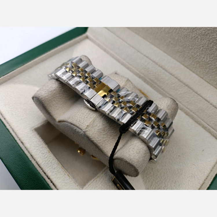 ساعت مچی مردانه سیکو دو رنگ طلایی صفحه مشکی طرح سه موتور مدل 5748