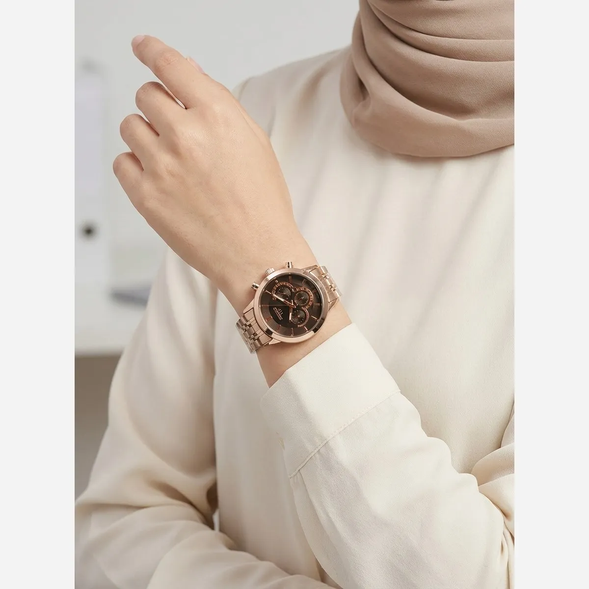 ساعت مچی زنانه سیکو طرح سه موتور صفحه مشکی رزگلد با تقویم و موتور ژاپن