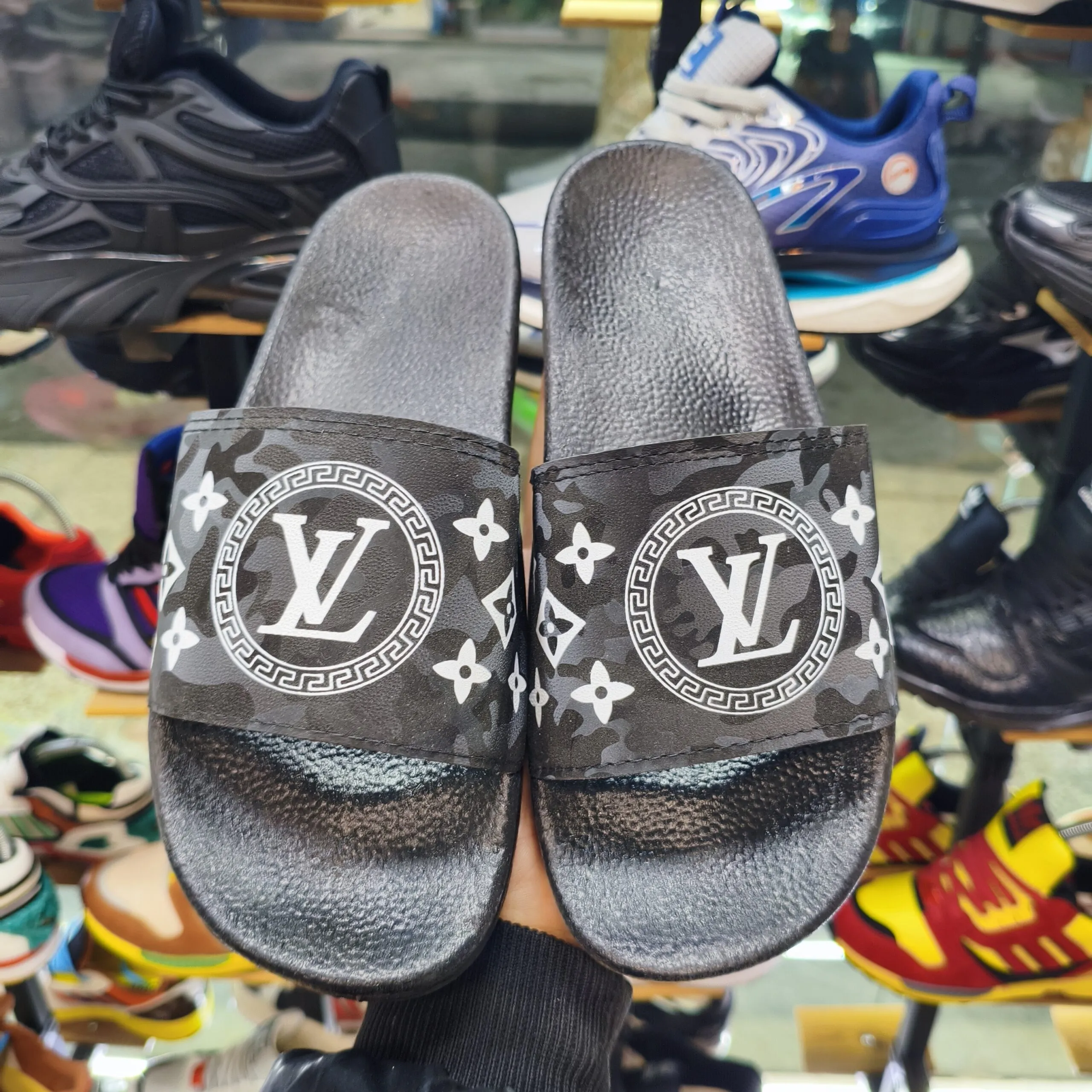 دمپایی طرح لویی ویتون سایز 41 و 42