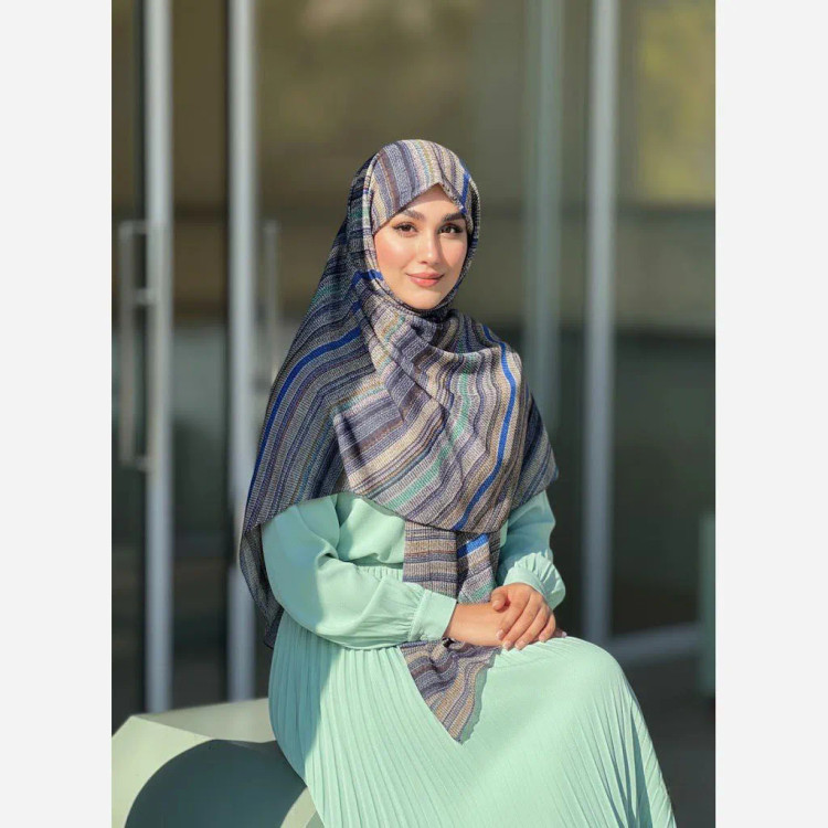 روسری مجلسی طرح سنا قواره 140 نخ کاستوم دور دوخت بدون لیز خوردگی