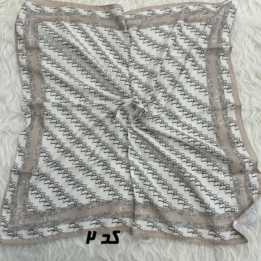 مینی اسکارف کرمی نخ قواره 65x65 سانتیمتر مناسب استفاده روزمره بدون آبرفت و رنگ رفت