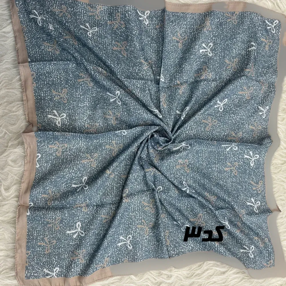مینی اسکارف آبی نخ طرحبندی قواره 65×65 مناسب استفاده روزمره