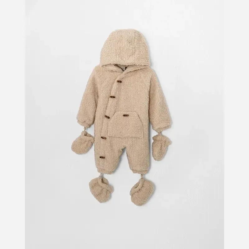 سرهمی کلاهدار پولیشی نوزادی با دستکش و پاپوش طرح راشن