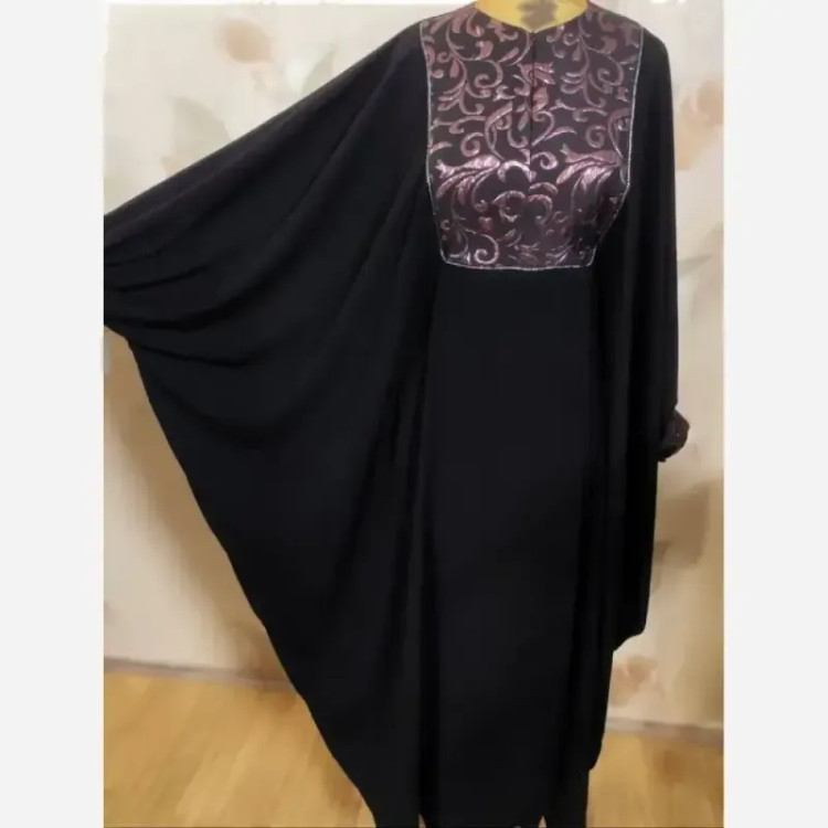 عبای زنانه طرح نجلا جنس کرپ الیزه رنگ مشکی خرجکار زرشکی فری سایز