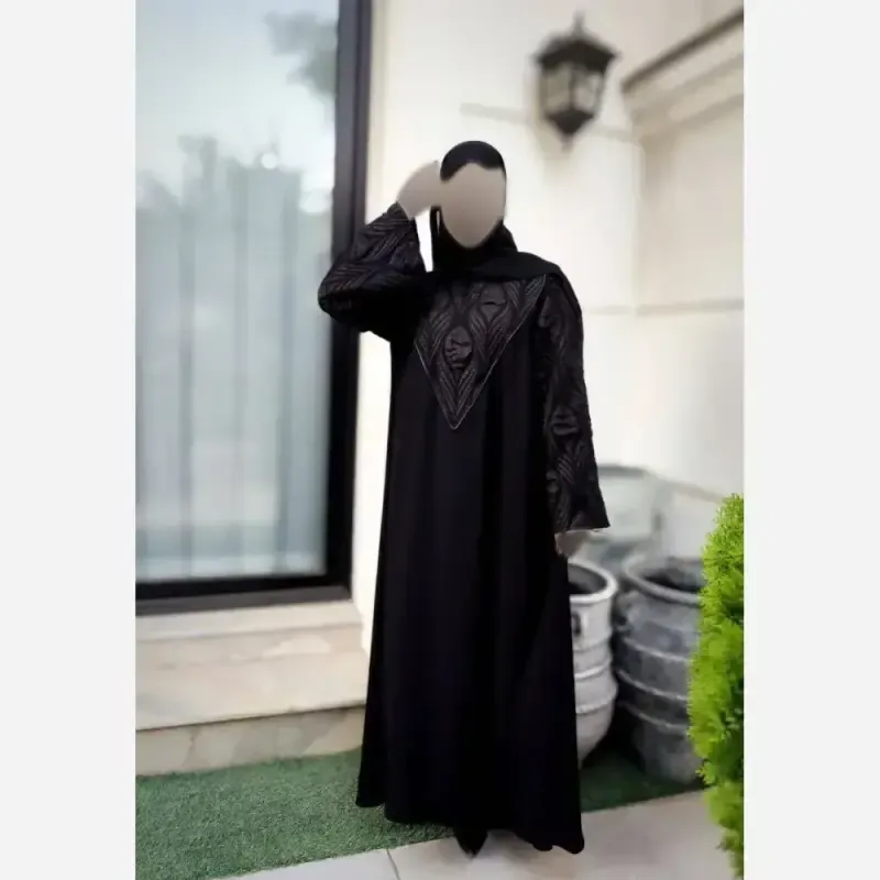 مانتو عبایی مشکی طرح آلاله جنس کرپ الیزه و آستین ژاکارد سایز بزرگ