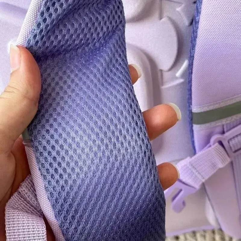 کوله پشتی لبوبو دخترانه اورجینال وارداتی برزنتی ضدآب با آویز سیلیکونی ابعاد 40x15x40 سانتی متر