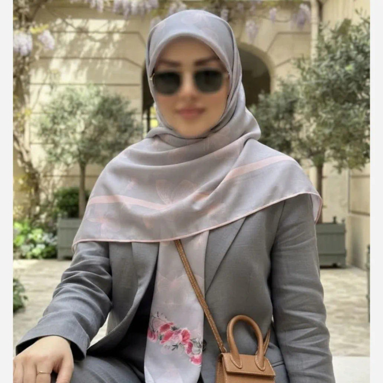 روسری نخ کاستوم مجلسی طرح مشکات پروانه گل رز قواره بزرگ 140 سانتیمتر